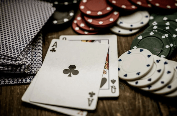 Який найкращий спосіб навчитися грати в покер?